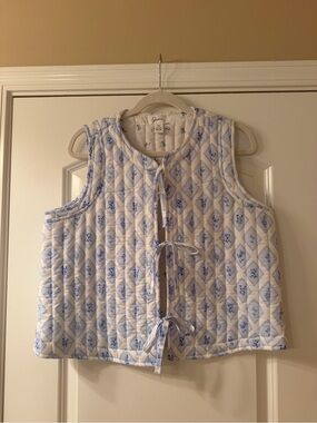 Jopna Quilted Blue Floral Tie-Front Women’s Vest